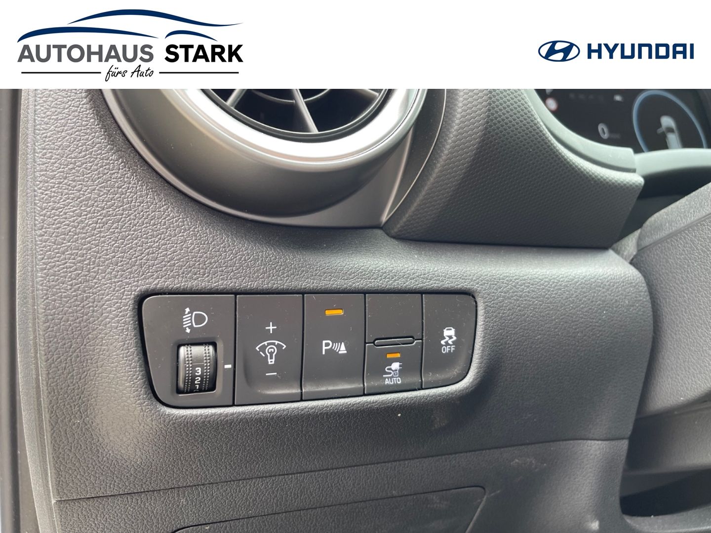 Fahrzeugabbildung Hyundai KONA Trend Elektro 2WD Navigations-Paket MY23